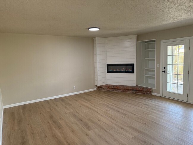 Building Photo - 6933 SW Hampshire Cir