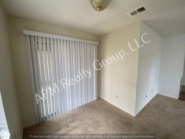 Foto del edificio - Duplex in convenient location