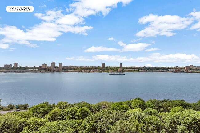 Foto del edificio - 137 Riverside Dr