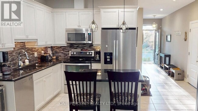 Building Photo - 37 Pierpoint Dr