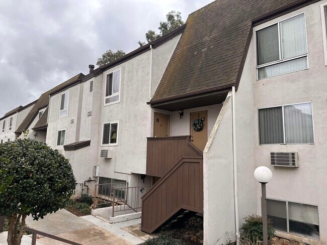 Building Photo - 8075 Caminito de Pizza