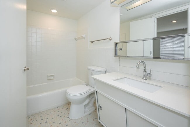 Interior Photo - Highland Riviera Apartments