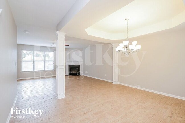 Building Photo - 5519 Pinebrook Ln