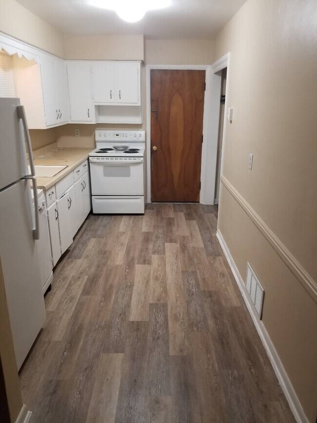 Foto del edificio - 2 bed/1 bath duplex $750/month plus utilities