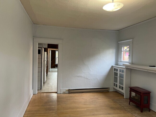 Foto del edificio - Beautifully updated 3 bedroom 1 bath duple...