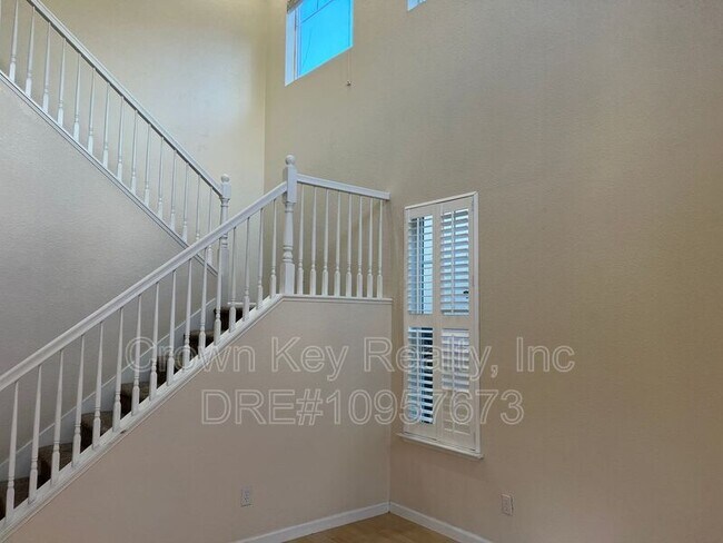 Building Photo - 123 Winter Ln