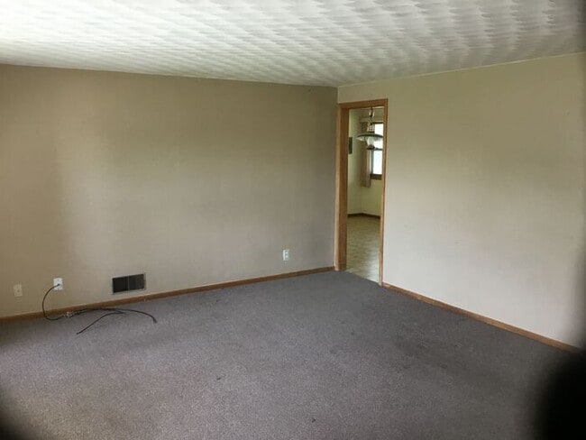 Photo - Fantastic 3 Bedroom with a Bonus Room and 1-3/4 Bath Ranch Home with 1 car attached garage - Near...