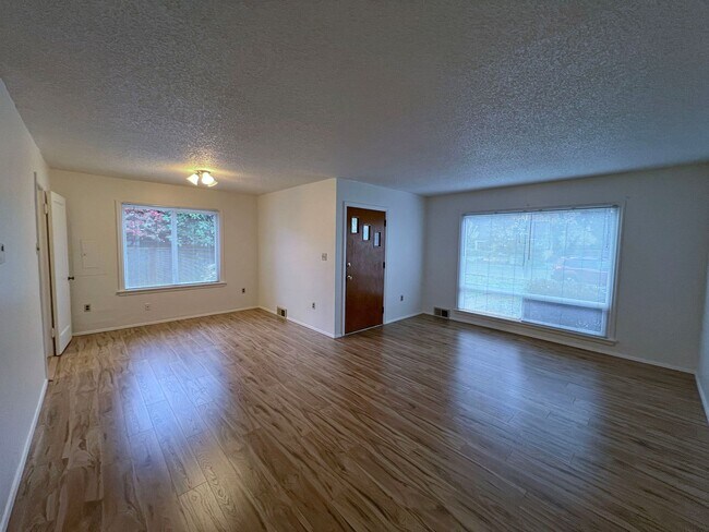 Foto del edificio - Charming 2 Bedroom 1 Bath Near Old Town Ta...