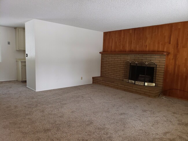 Building Photo - 371 Ivanhoe Ave