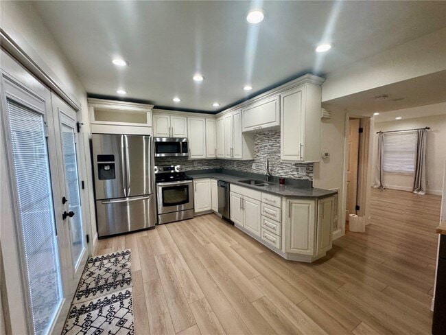 Building Photo - 4259 Burnett Walk