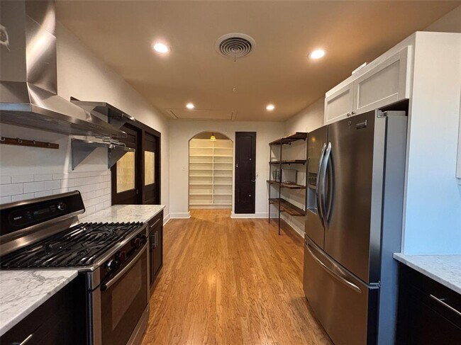Foto del edificio - 5808 Coventry Ln