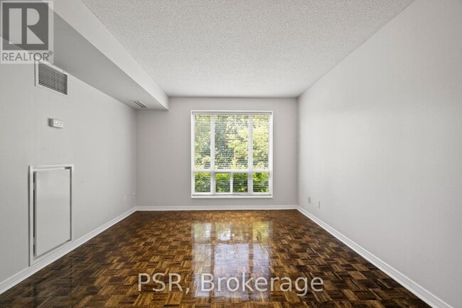 Building Photo - 515 Rosewell Ave