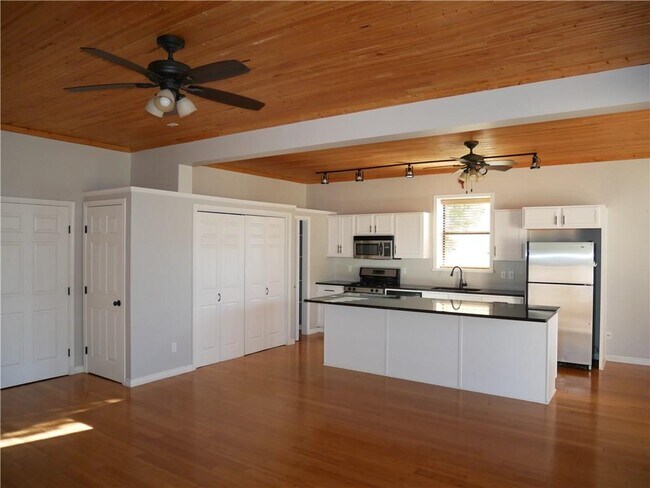 Foto del edificio - 16216 Stewart Rd