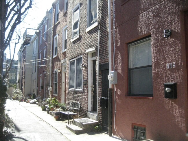 Building Photo - 702 S Darien St