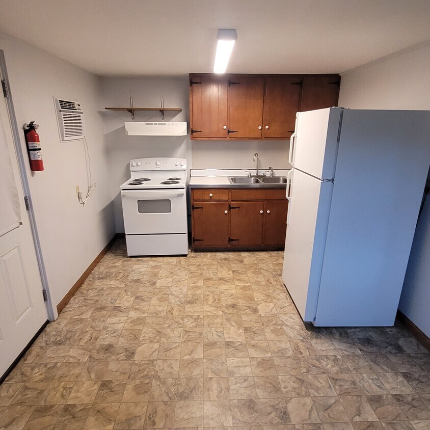 Kitchen - 250 E Cedar St