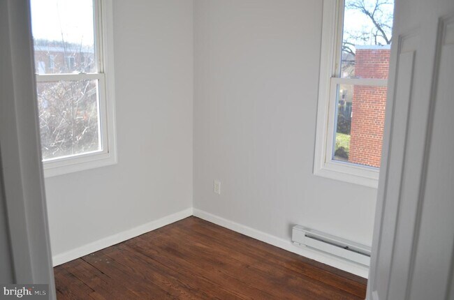 Building Photo - 4801 Bass Pl SE