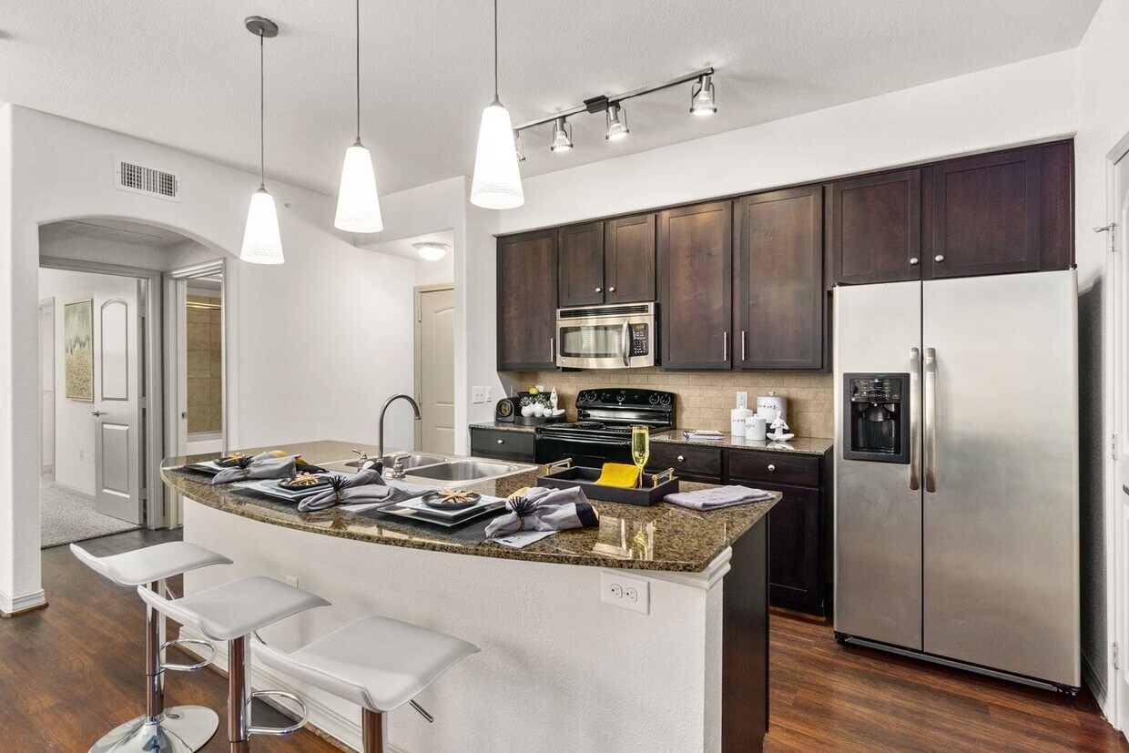 Foto principal - Exclusive Offer: Free Rent, No Fees, $200 ...