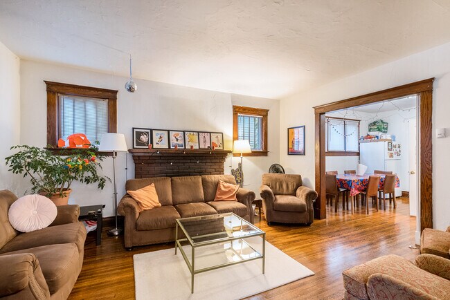 Building Photo - 1117 S Forest Ave