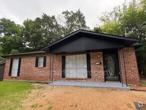 Building Photo - 2024 Yancey Ave
