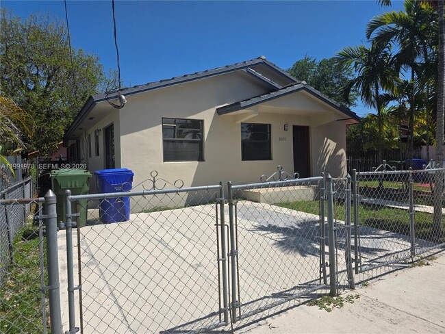 Building Photo - 2331 SW 31st Ave