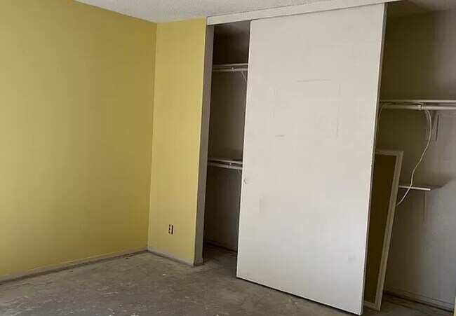 Room (renovation in progress) - 1300 Saratoga Ave