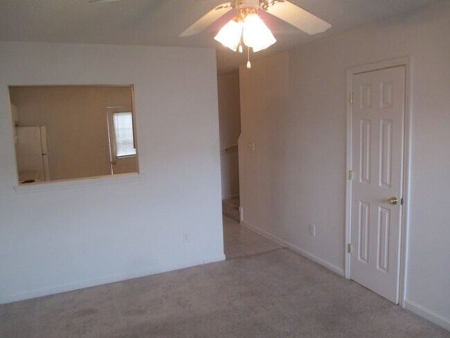 Foto del edificio - Nice 2 bedroom 2.5 bath town home centrall...