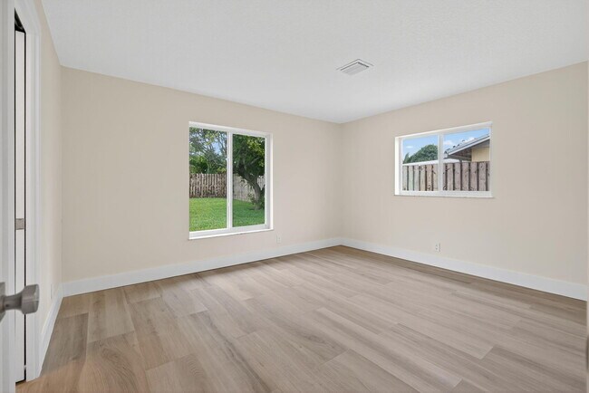 Building Photo - 8776 SE Sandy Ln
