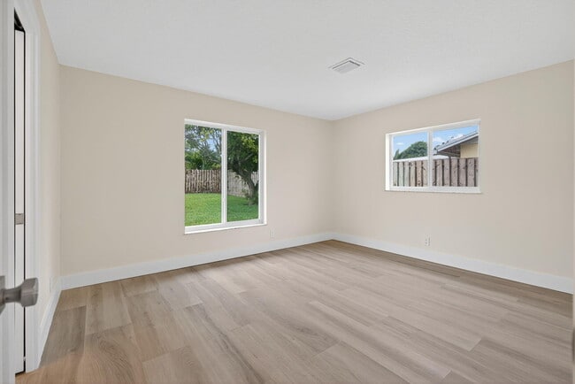 Foto del edificio - 8776 SE Sandy Ln