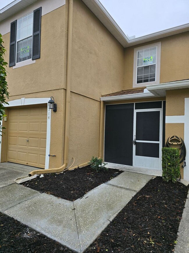 Building Photo - Stunning Fully Renovated Townhouse for rent in Land O' Lakes – Your Dream Home Awaits!