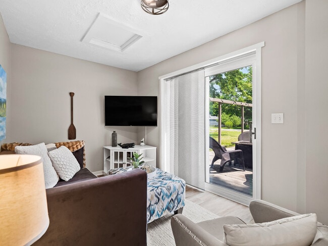 Foto del edificio - 7525 Lake Rd E