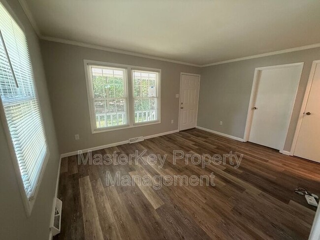 Building Photo - 223 Byrum St