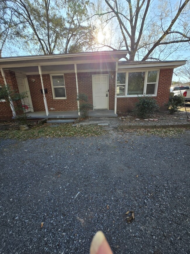 Building Photo - 617 Lexington Ave