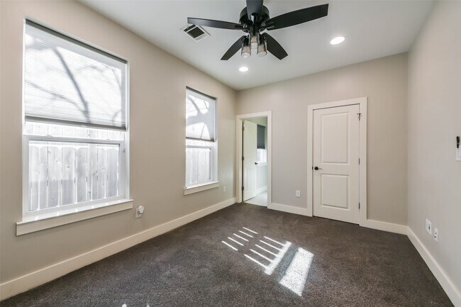 Foto del edificio - 2422 Hadley St