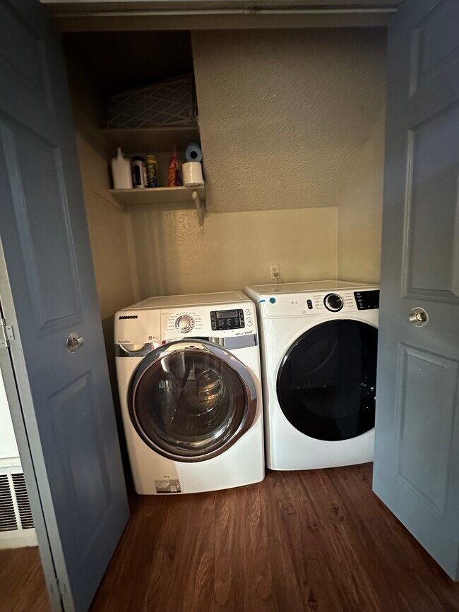 Foto del edificio - 8403 Fathom Cir