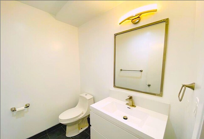 Building Photo - 408 N Palm Dr