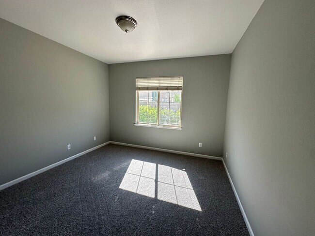 Building Photo - 4025 Squaw Ct - Bridgeway Lakes 95691