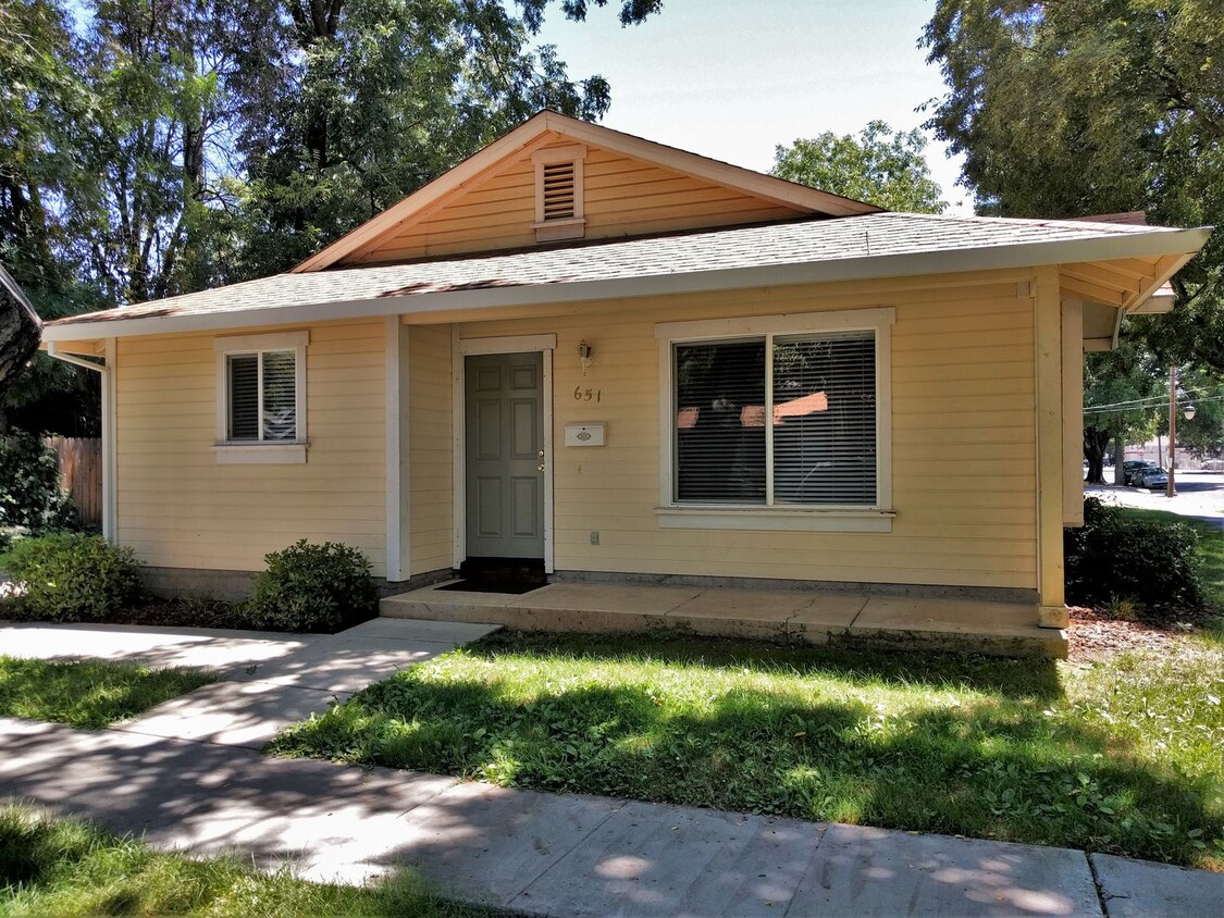 Primary Photo - Chico Charmer! Close to downtown Chico and...