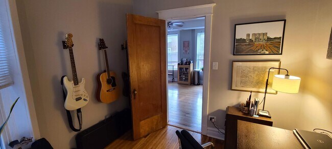 Building Photo - 2159 W Huron St