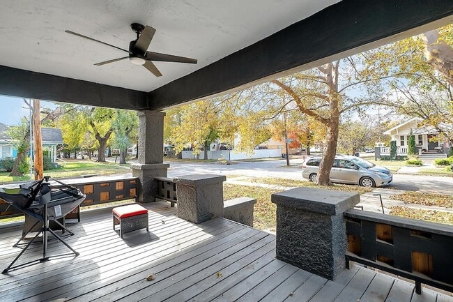 Building Photo - 244 S Volutsia Ave