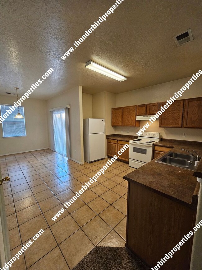 Building Photo - Available NOW! Nice 4 Bedroom 2.5 Bathroom...