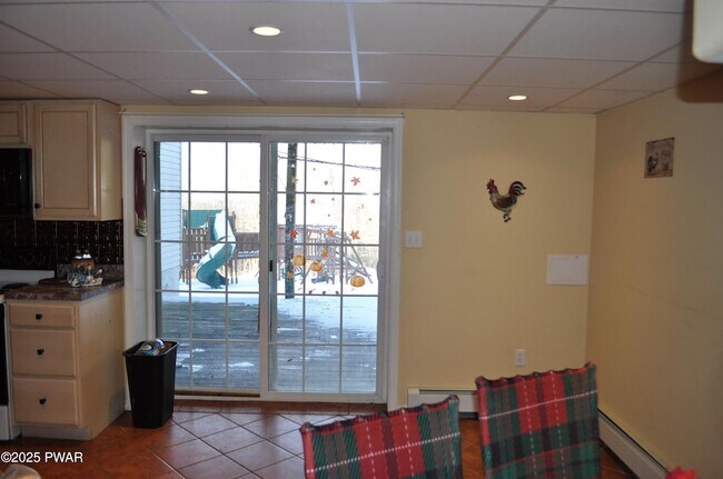 Foto del edificio - 56 Sterling Rd