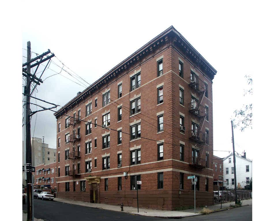 Primary Photo - 1841 Mohegan Ave