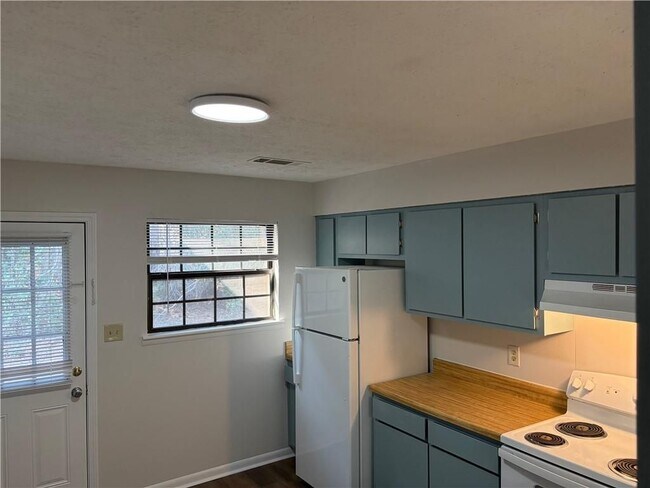 Building Photo - 3 Eastview Cir