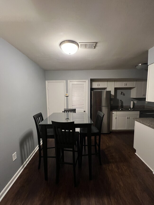 Foto del edificio - 2494 Etiwan Ave