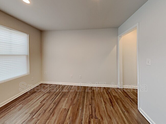 Building Photo - 2362 St James Dr NW