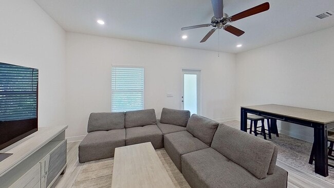 Foto del edificio - Beautiful 3/2.5 Townhouse