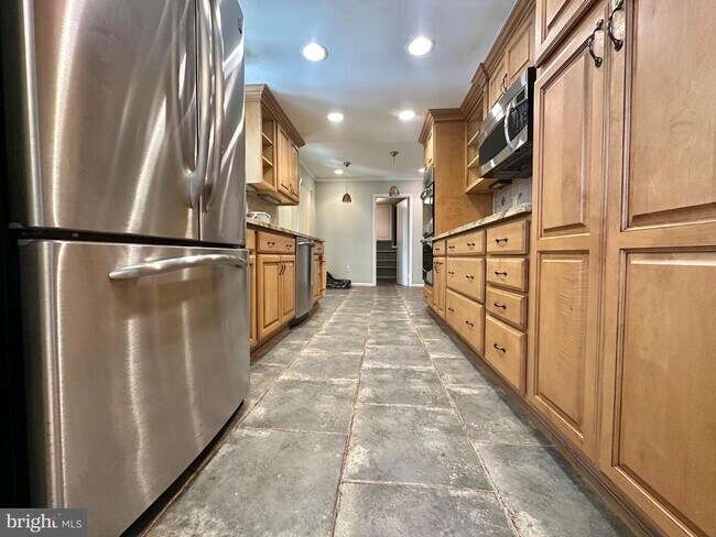 Building Photo - 9805 Binyon Ct