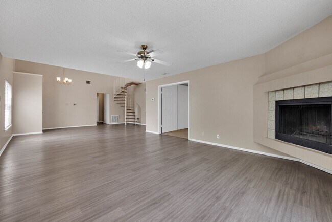 Foto del edificio - Stunning corner lot home offering convenie...