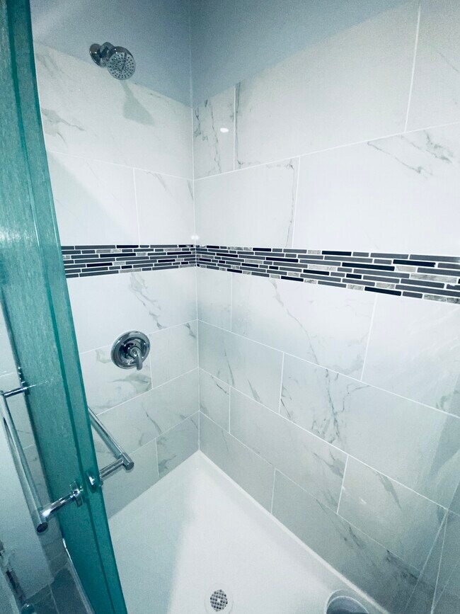 Bathroom - 150 W 6th Ave