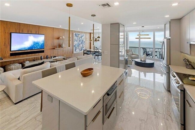 Building Photo - 2200 S Ocean Ln